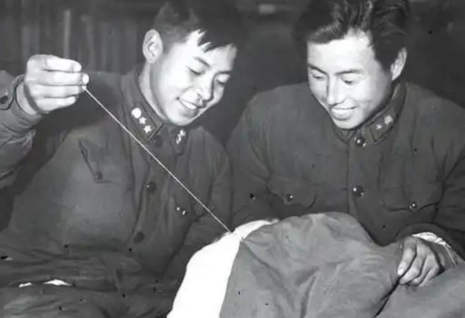 被打耳光事后：班长在的话也会支持我凯发体育赞助雷锋战友乔安山做好事却(图3)