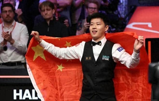 亲深圳医院长24岁女友英国华裔赵心童家世曝光：座驾库里南父(图2)